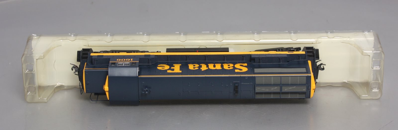 Bowser 23831 HO Santa Fe GE U25B Diesel Locomotive #1606 - Standard DC