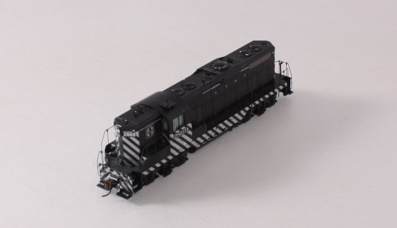 Athearn G62432 HO Santa Fe GP7 Zebra Diesel Locomotive #2869