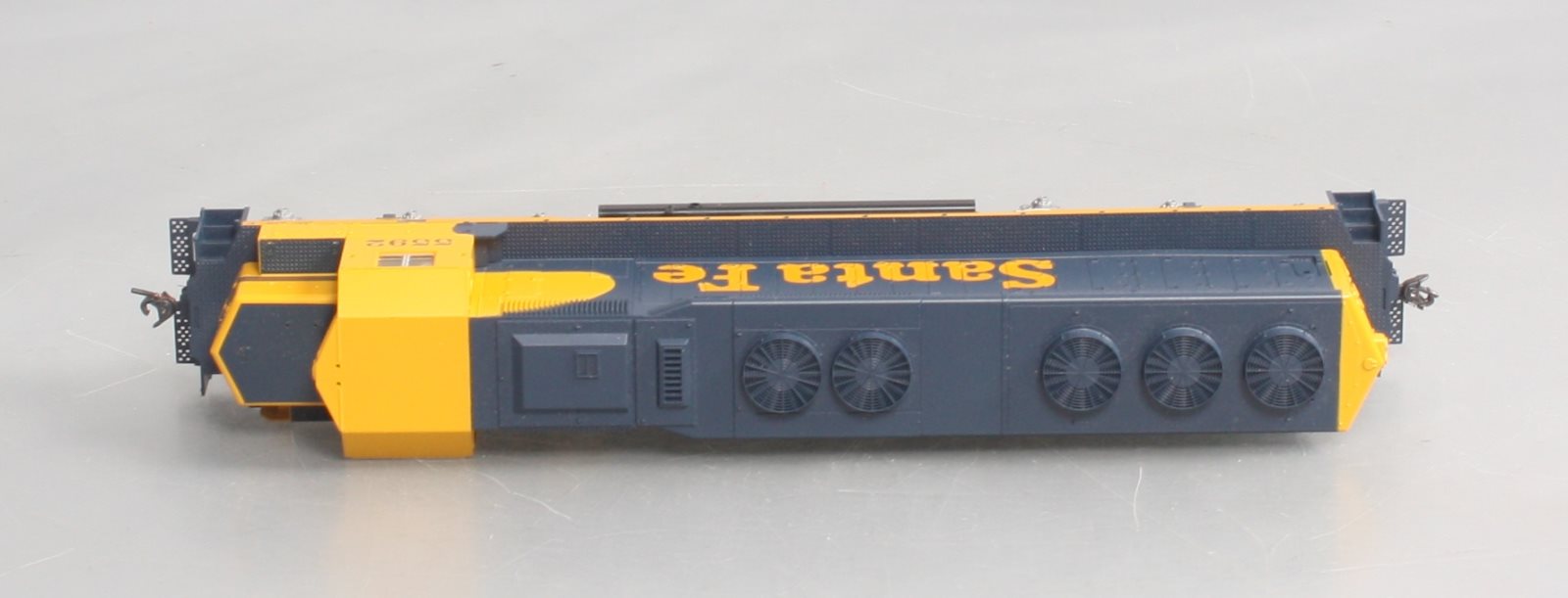 Kato 37-1745 HO Scale Santa Fe EMD SD45 Diesel Locomotive #5592