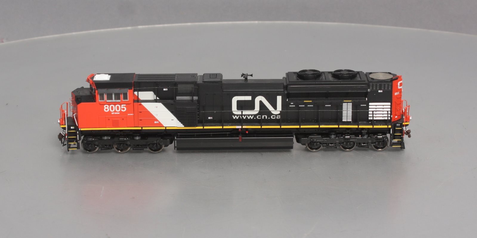 Athearn G68625 HOCanadian National SD70M-2 with DCC & Sound #8005