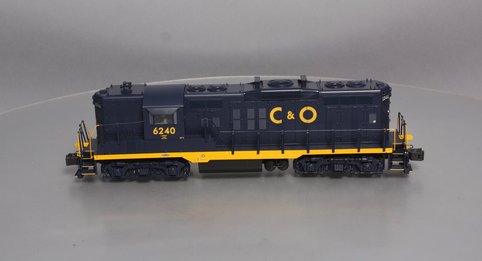 Lionel 6-34670 O Chesapeake & Ohio Legacy Scale GP9 Diesel Locomotive #6240