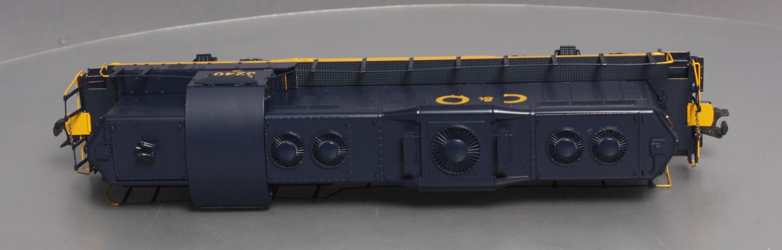 Lionel 6-34670 O Chesapeake & Ohio Legacy Scale GP9 Diesel Locomotive #6240