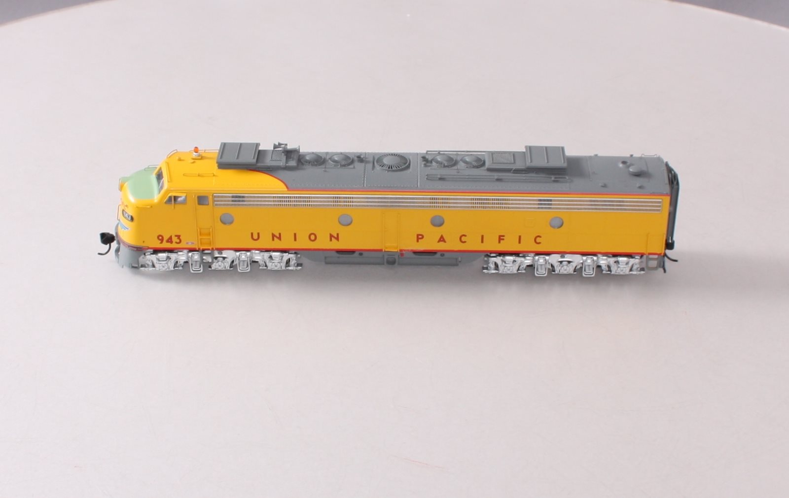 Walthers 920-49379 HO Union Pacific E9A Diesel Engine #943 with Standard DC