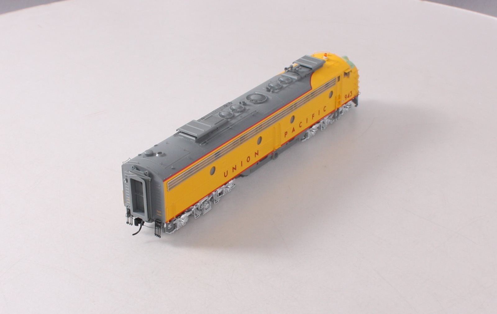 Walthers 920-49379 HO Union Pacific E9A Diesel Engine #943 with Standard DC