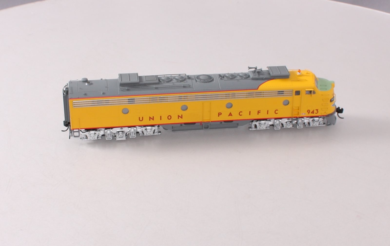 Walthers 920-49379 HO Union Pacific E9A Diesel Engine #943 with Standard DC