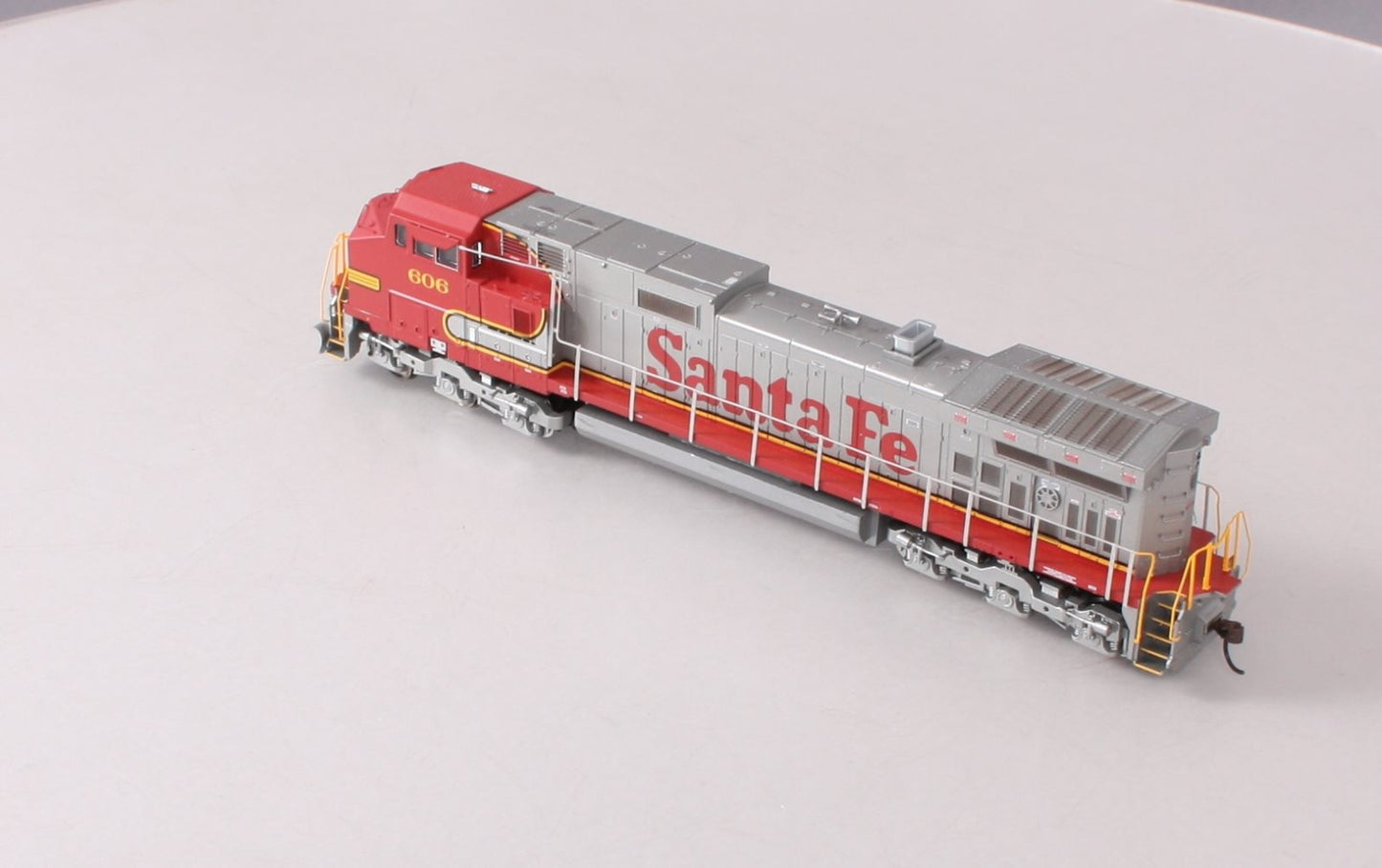 Roundhouse 78036 HO Scale Santa Fe ATSF Dash 9-44CW Diesel Locomotive #606