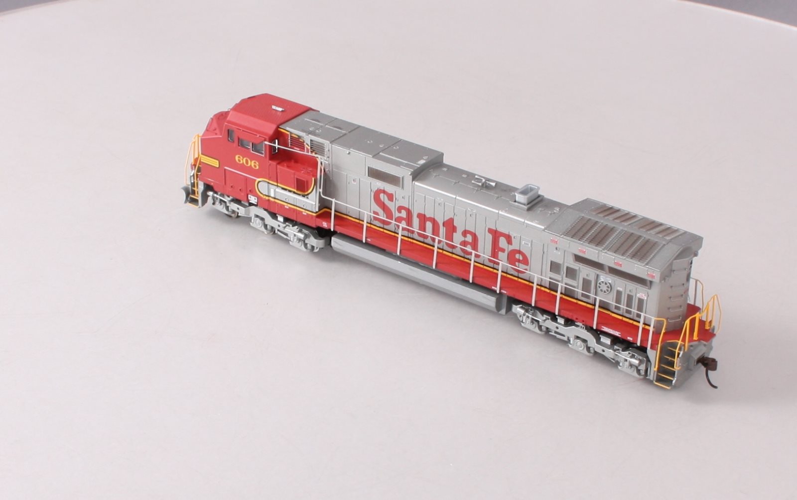Roundhouse 78036 HO Scale Santa Fe ATSF Dash 9-44CW Diesel Locomotive #606