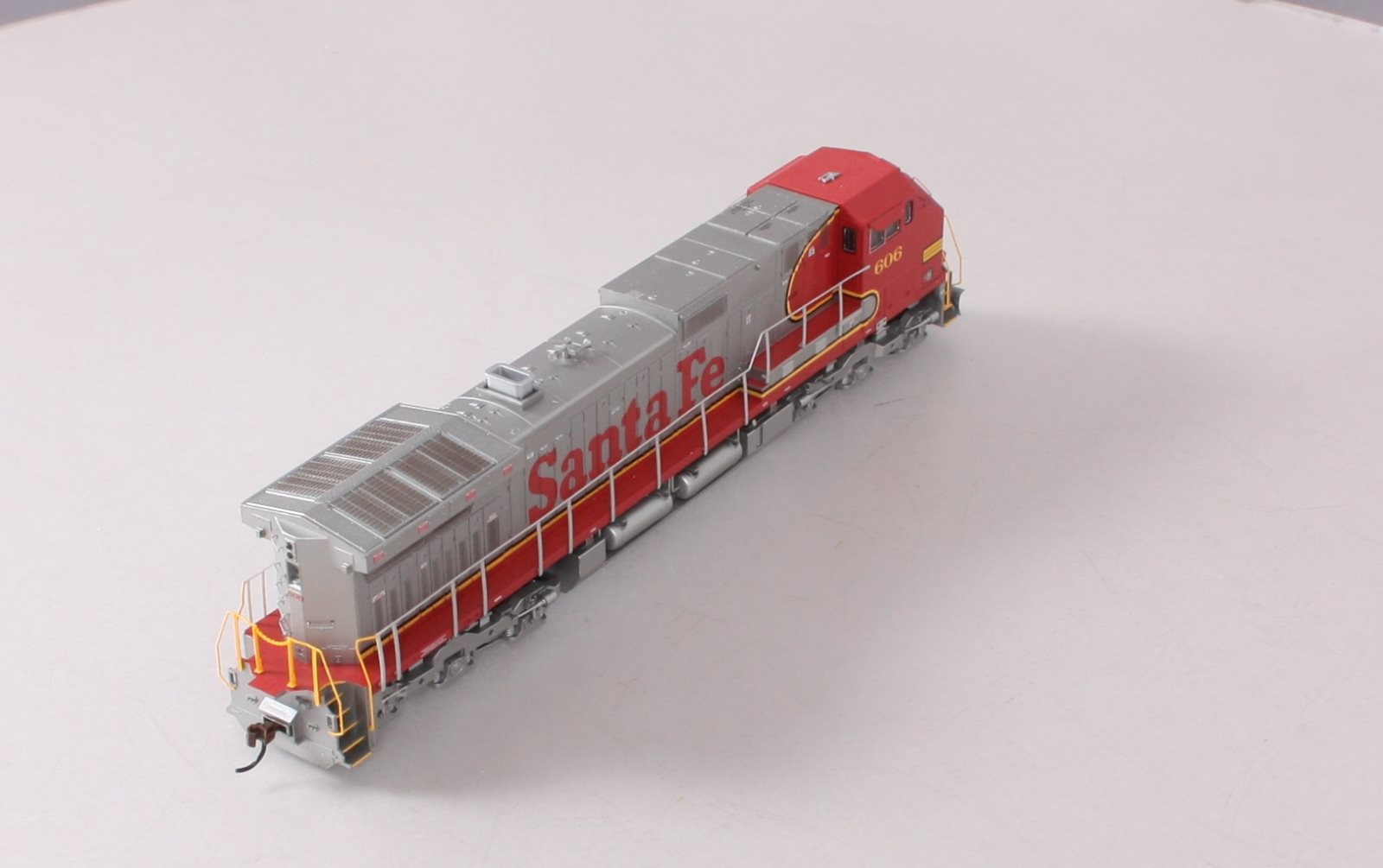 Roundhouse 78036 HO Scale Santa Fe ATSF Dash 9-44CW Diesel Locomotive #606