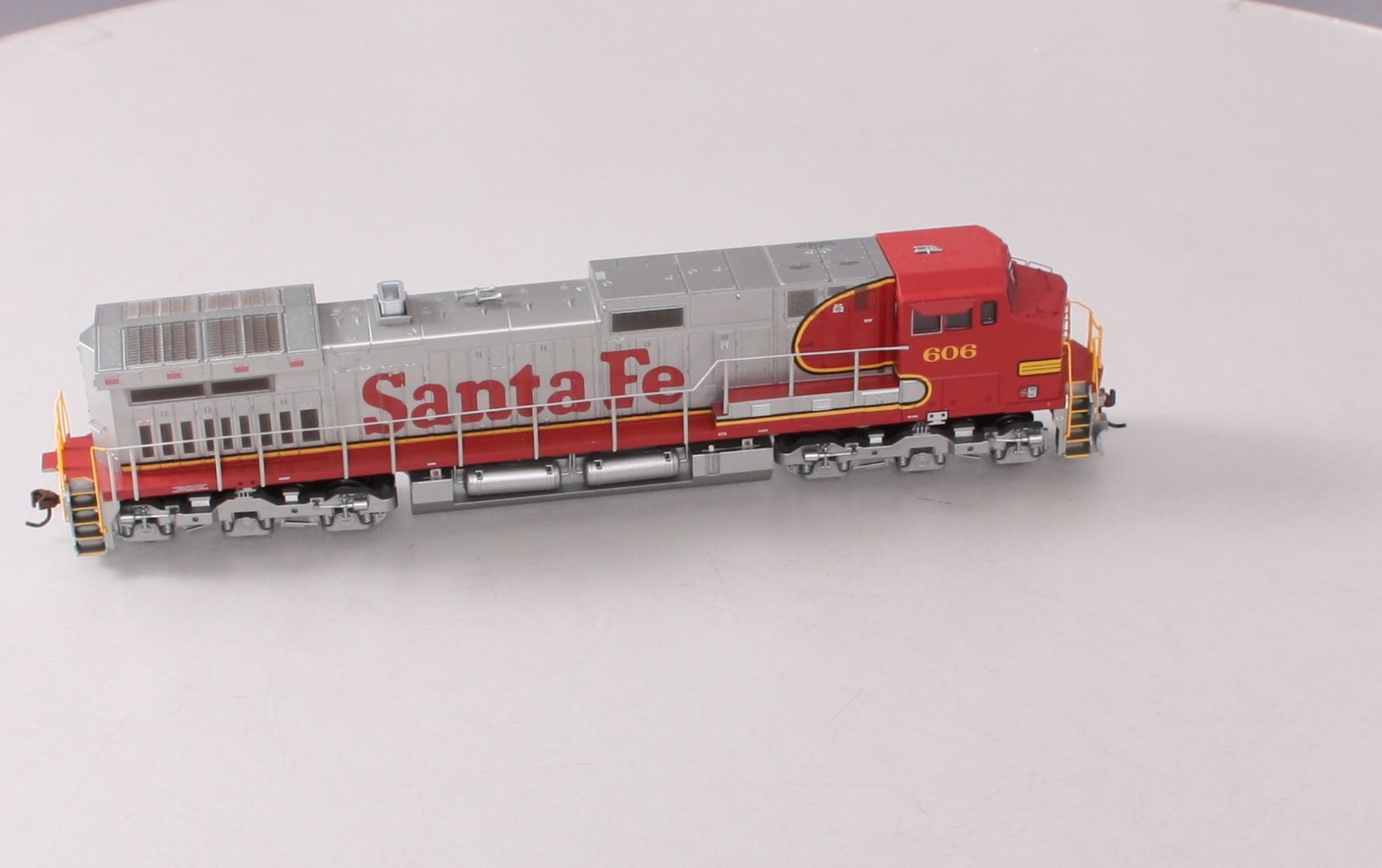 Roundhouse 78036 HO Scale Santa Fe ATSF Dash 9-44CW Diesel Locomotive #606