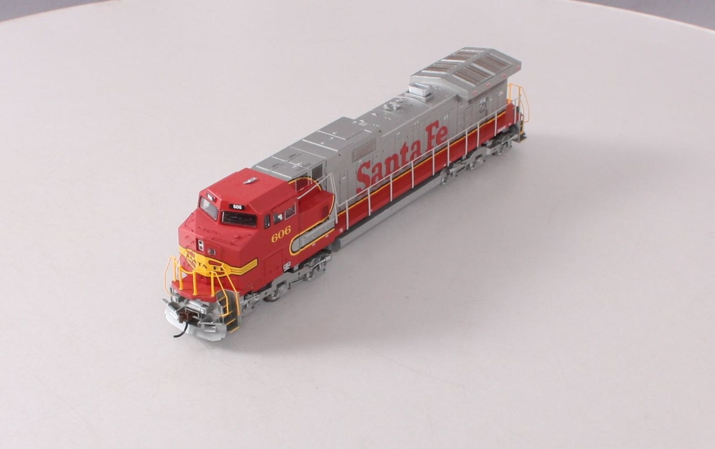 Roundhouse 78036 HO Scale Santa Fe ATSF Dash 9-44CW Diesel Locomotive #606