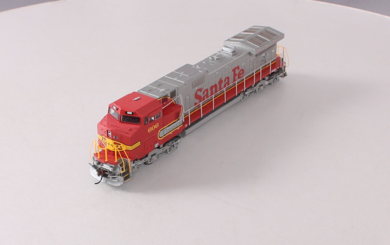 Roundhouse 78036 HO Scale Santa Fe ATSF Dash 9-44CW Diesel Locomotive #606