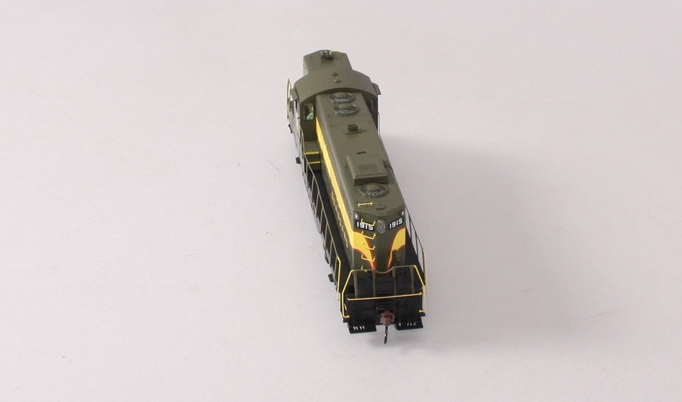 Athearn G78122 HO Scale Seaboard Air Line GP9 Diesel Locomotive #1915