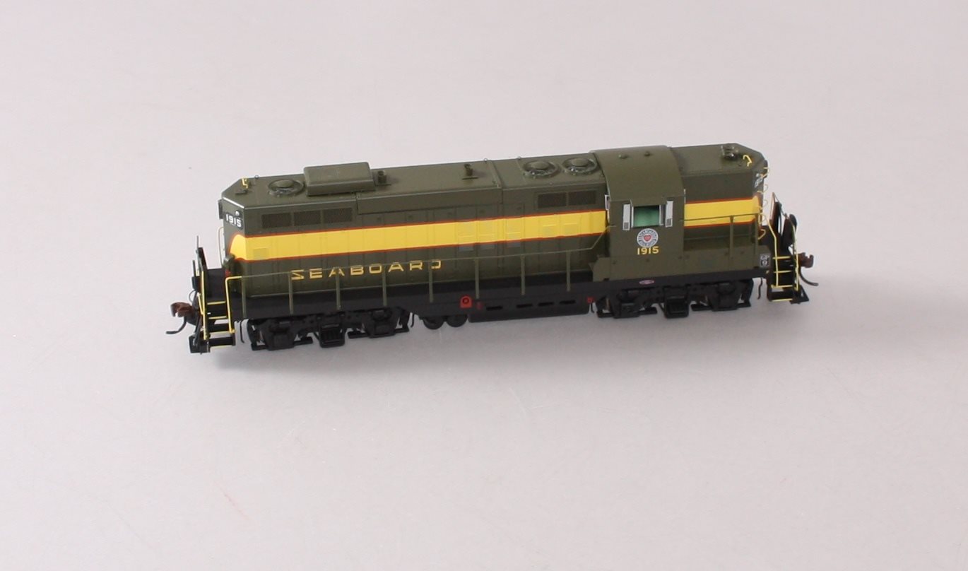 Athearn G78122 HO Scale Seaboard Air Line GP9 Diesel Locomotive #1915