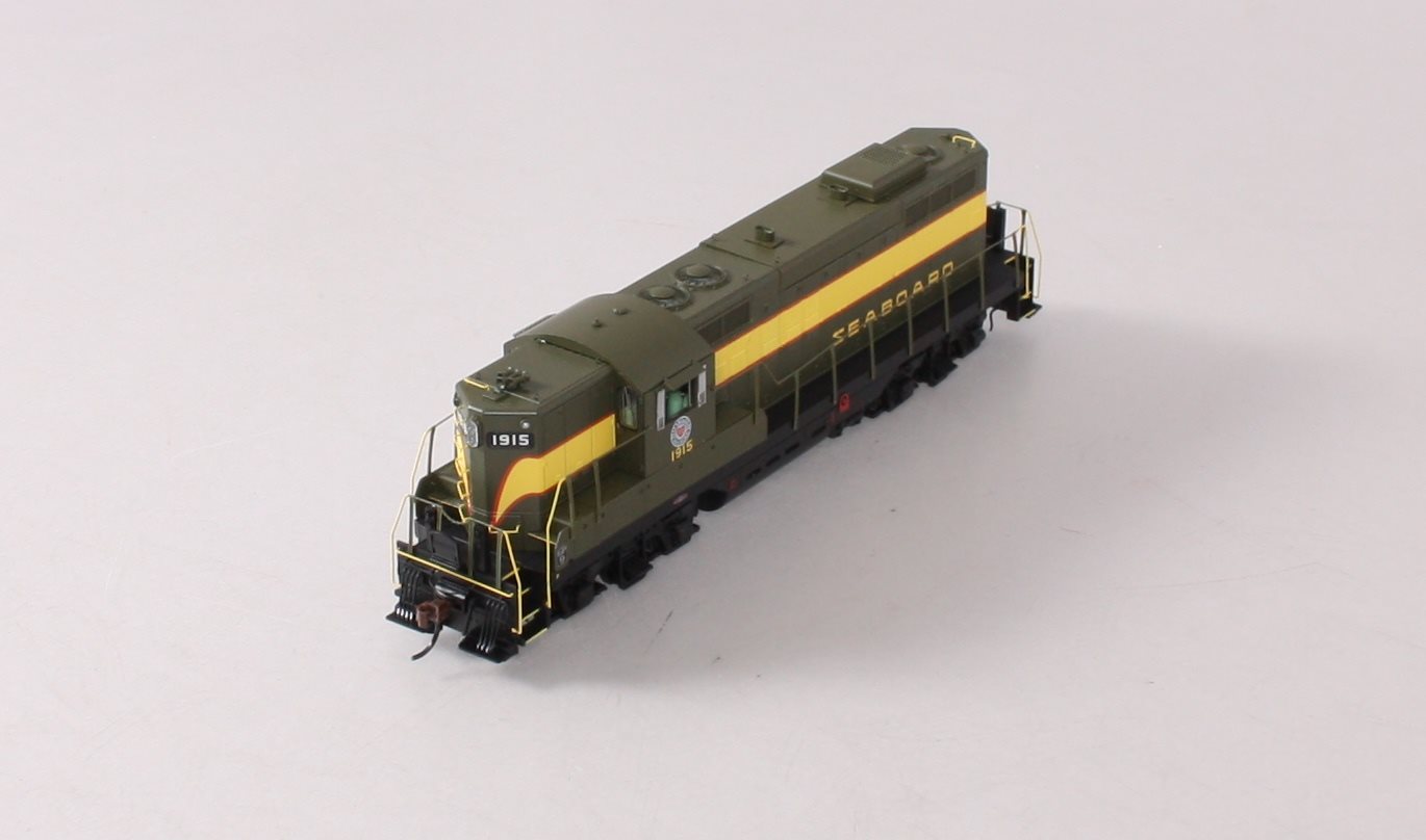 Athearn G78122 HO Scale Seaboard Air Line GP9 Diesel Locomotive #1915