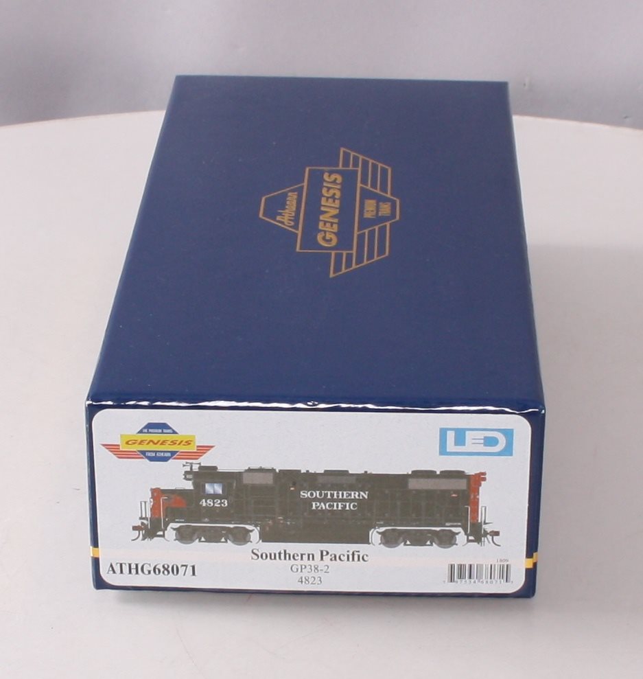 Athearn G68071 HO Scale Southern Pacific GP38-2 EMD Diesel Locomotive #4823