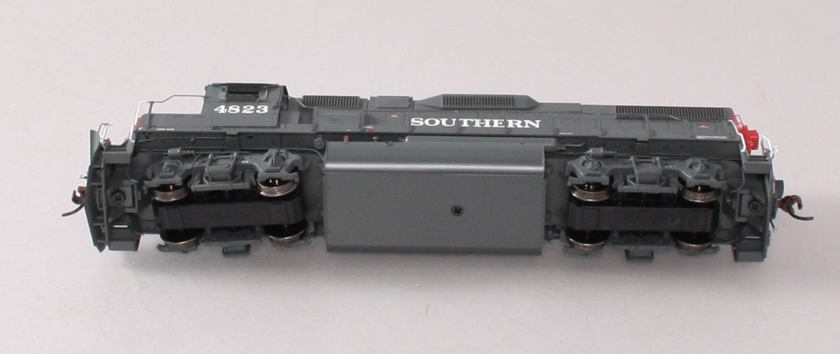 Athearn G68071 HO Scale Southern Pacific GP38-2 EMD Diesel Locomotive #4823