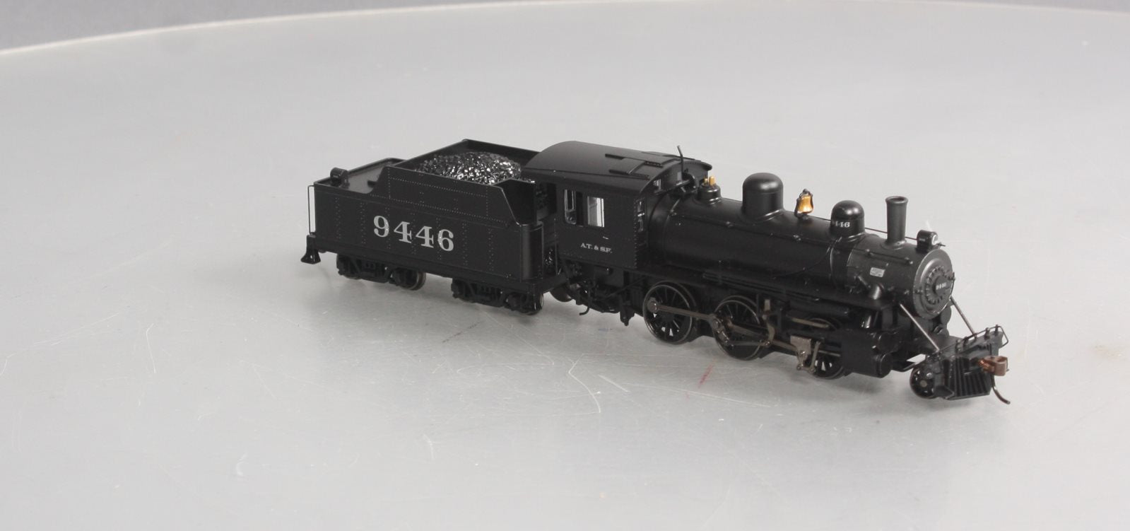 Bachmann 51704 HO Santa Fe Alco 2-6-0 Steam Locomotive & Tender #9446