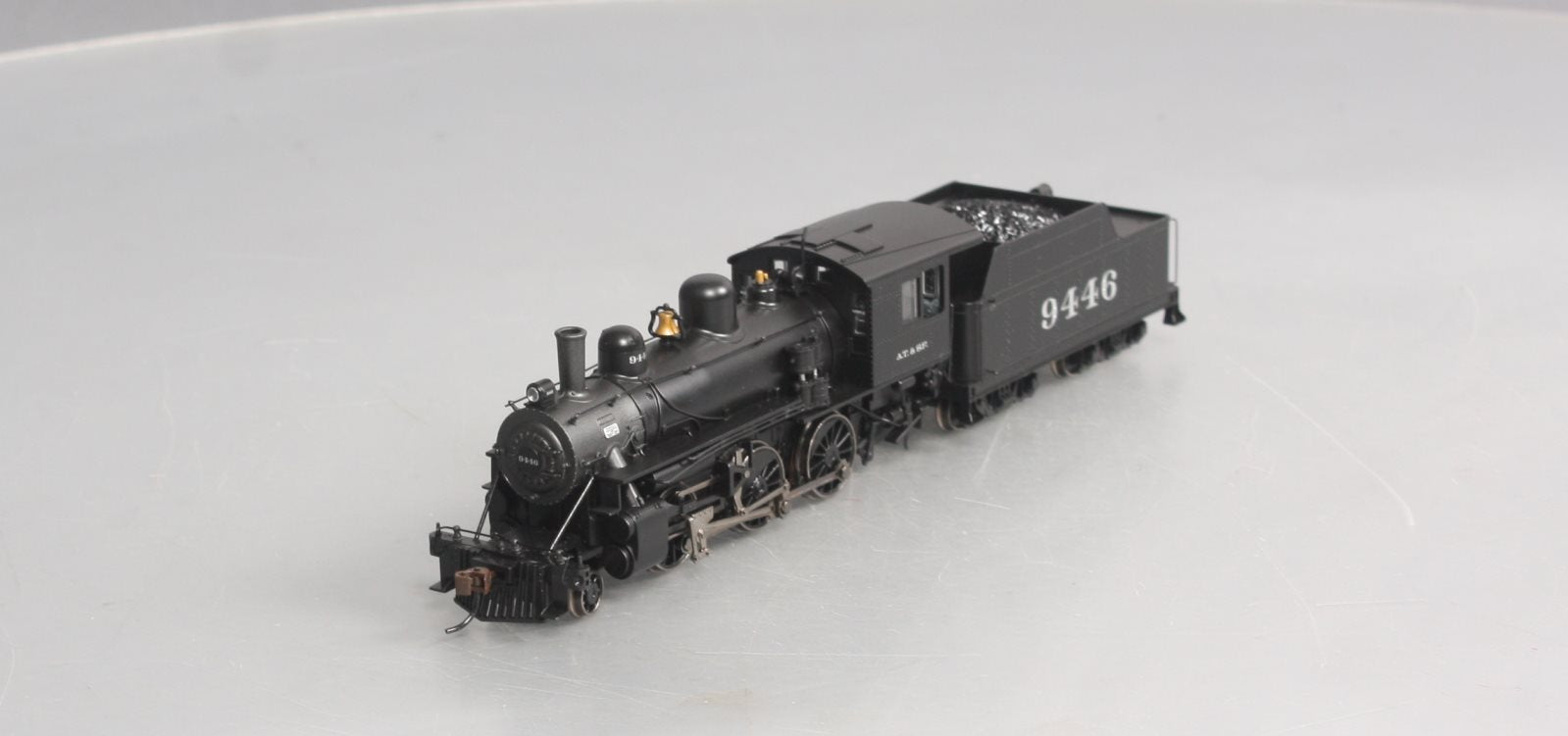 Bachmann 51704 HO Santa Fe Alco 2-6-0 Steam Locomotive & Tender #9446
