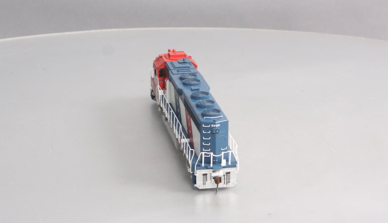 Athearn G67223 HO Santa Fe SD45-2 Diesel Locomotive w/DCC & Sound #5700