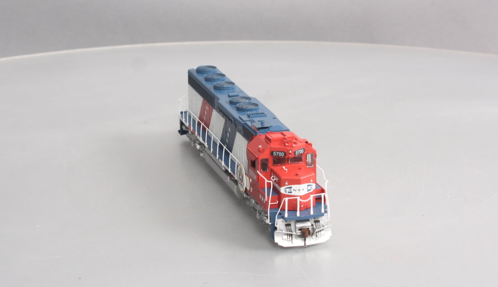 Athearn G67223 HO Santa Fe SD45-2 Diesel Locomotive w/DCC & Sound #5700
