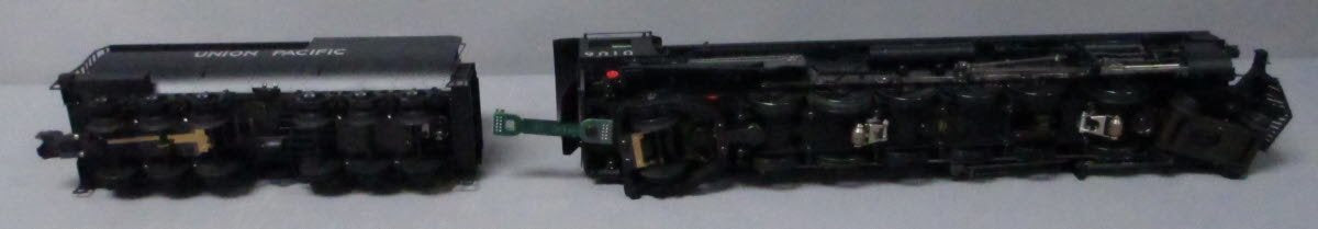 MTH 20-3294-1 UP 4-12-2 9000 Steam Engine & Tender #9010 w PS2 (Hi-Rail Wheels)