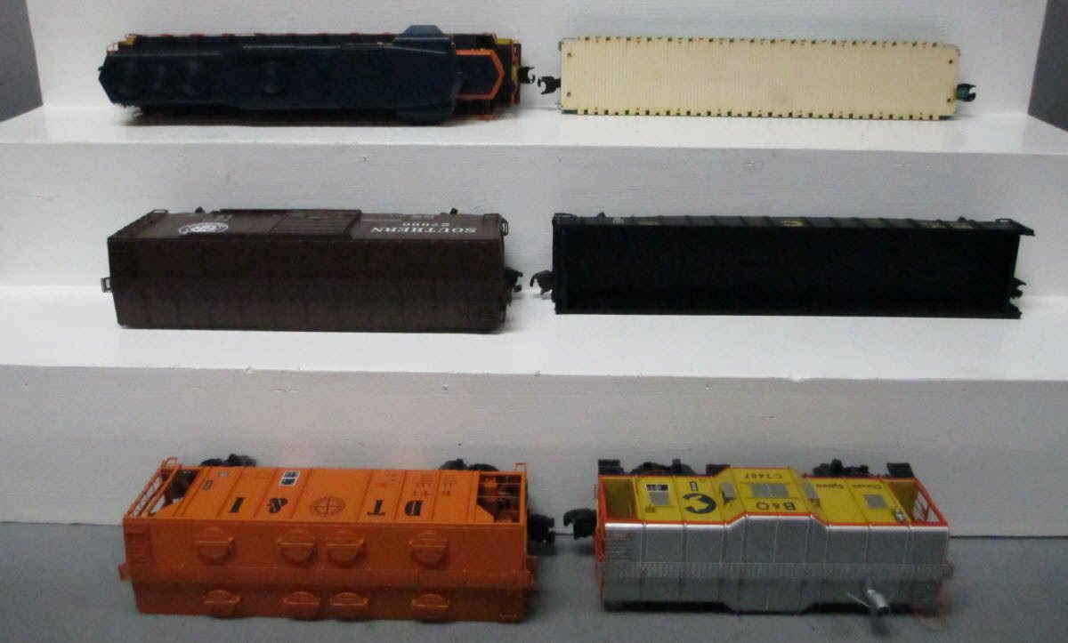 Lionel 6-31735 Chessie System Diesel Freight Train Set with RailSounds