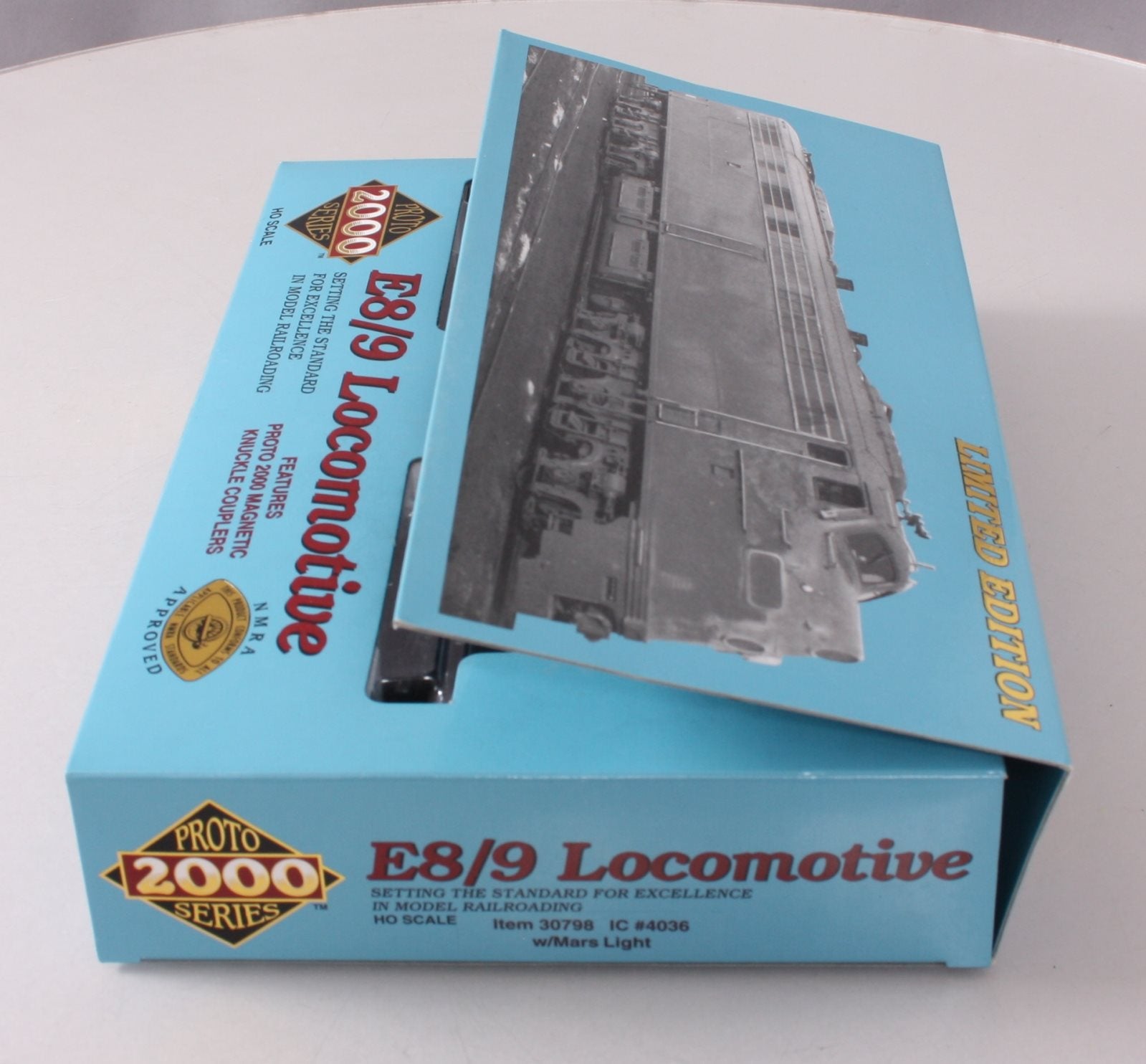 Proto 2000 30798 Ho Scale Illinois Central E8/9 Diesel Locomotive