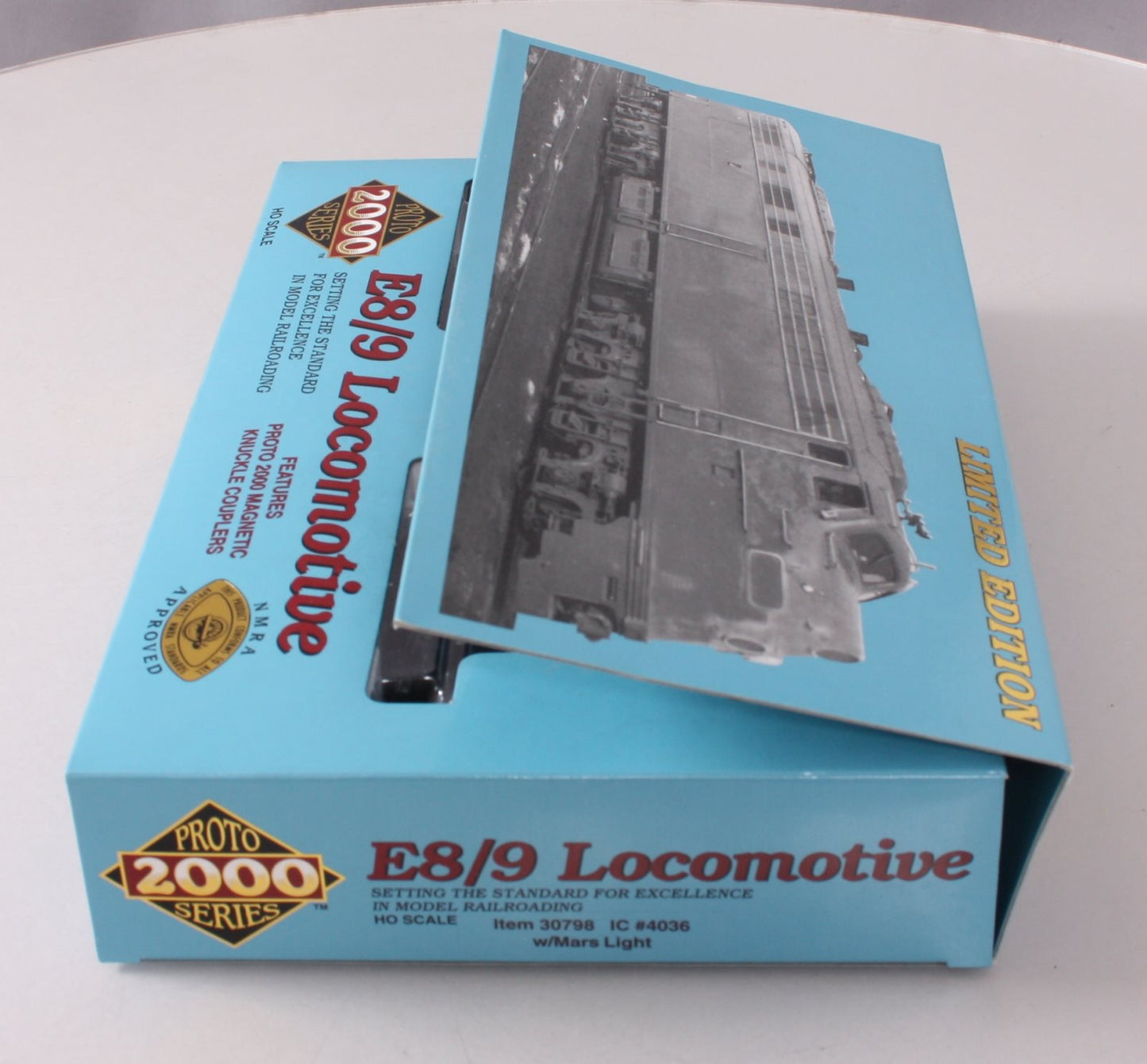 Proto 2000 30798 Ho Scale Illinois Central E8/9 Diesel Locomotive #4036