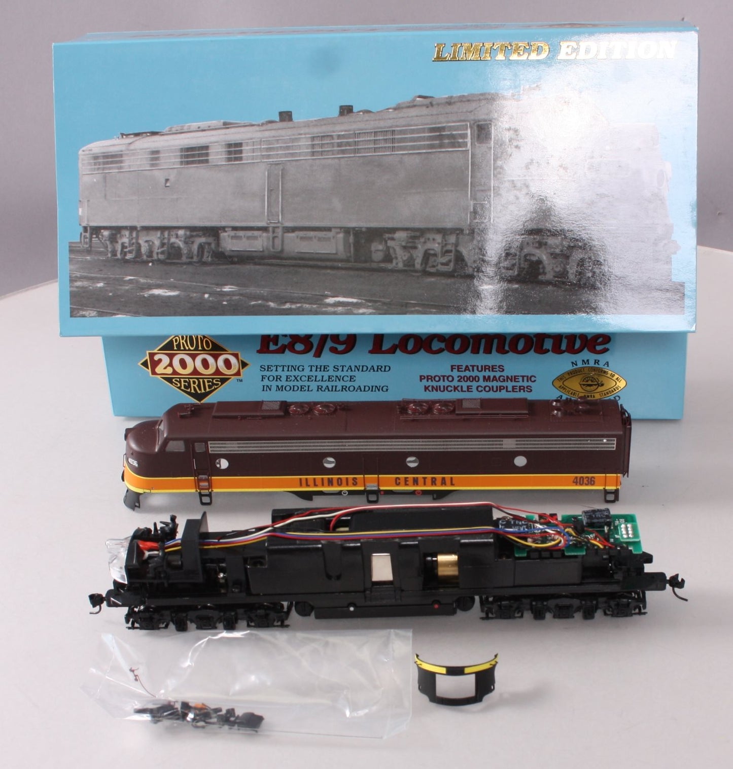 Proto 2000 30798 Ho Scale Illinois Central E8/9 Diesel Locomotive #4036