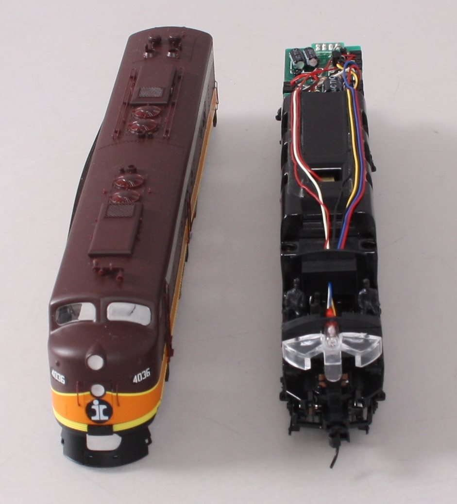 Proto 2000 30798 Ho Scale Illinois Central E8/9 Diesel Locomotive #4036