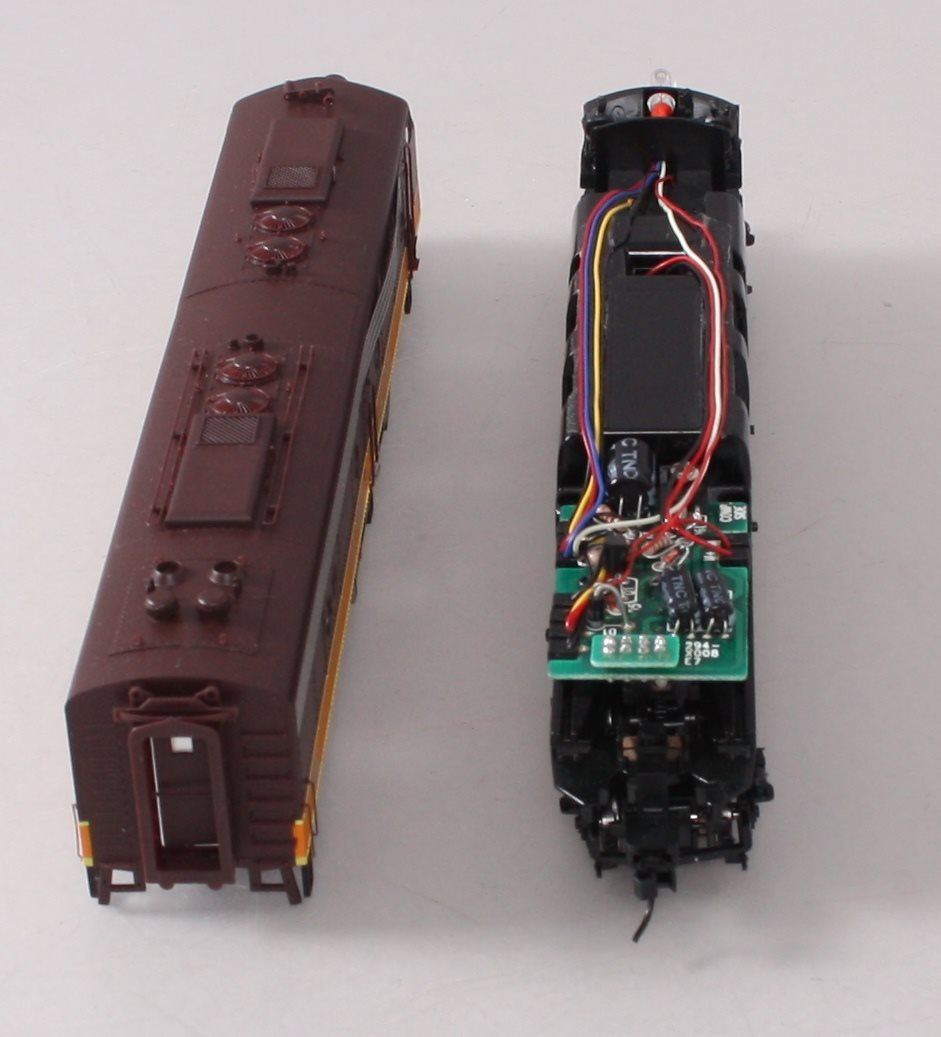 Proto 2000 30798 Ho Scale Illinois Central E8/9 Diesel Locomotive #4036
