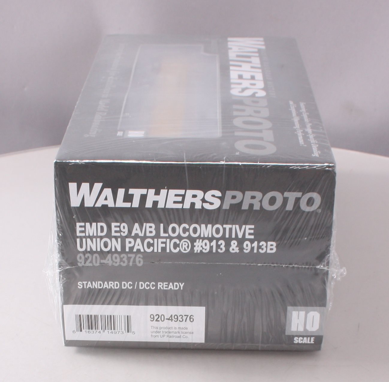 Walthers 920-49376 HO Scale Union Pacific E9A/B Diesel Set #913/913B