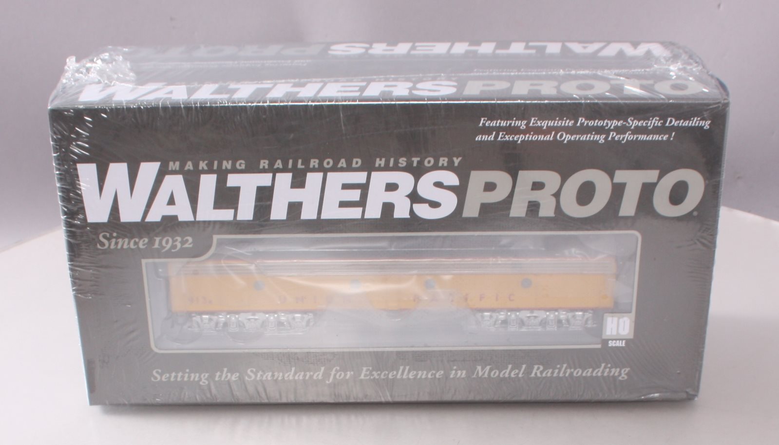 Walthers 920-49376 HO Scale Union Pacific E9A/B Diesel Set #913/913B