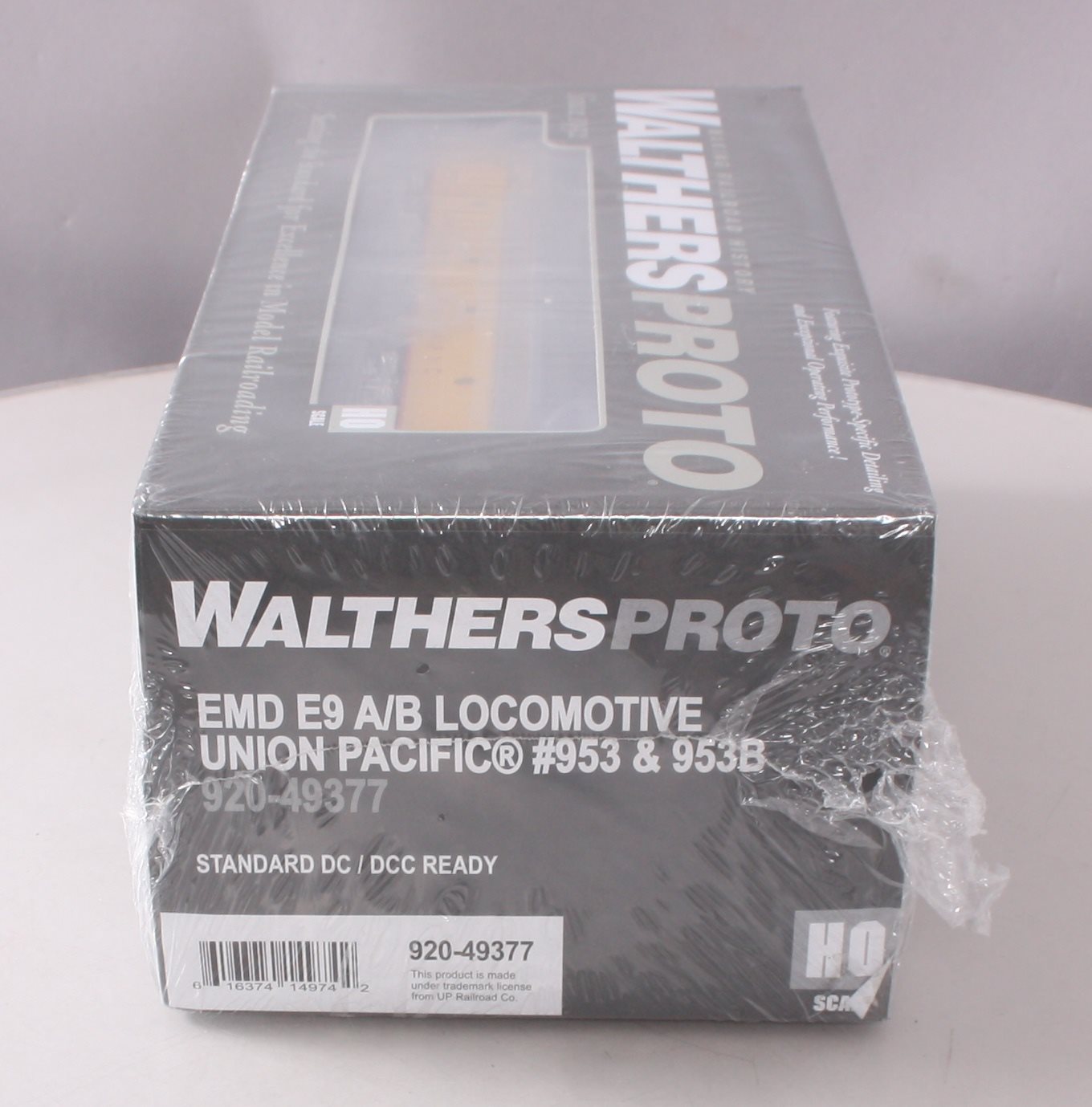 Walthers 920-49377 HO Scale Union Pacific E9AB Diesel Engine Set #953/953B