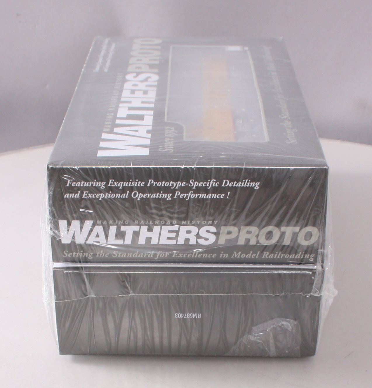 Walthers 920-49377 HO Scale Union Pacific E9AB Diesel Engine Set #953/953B