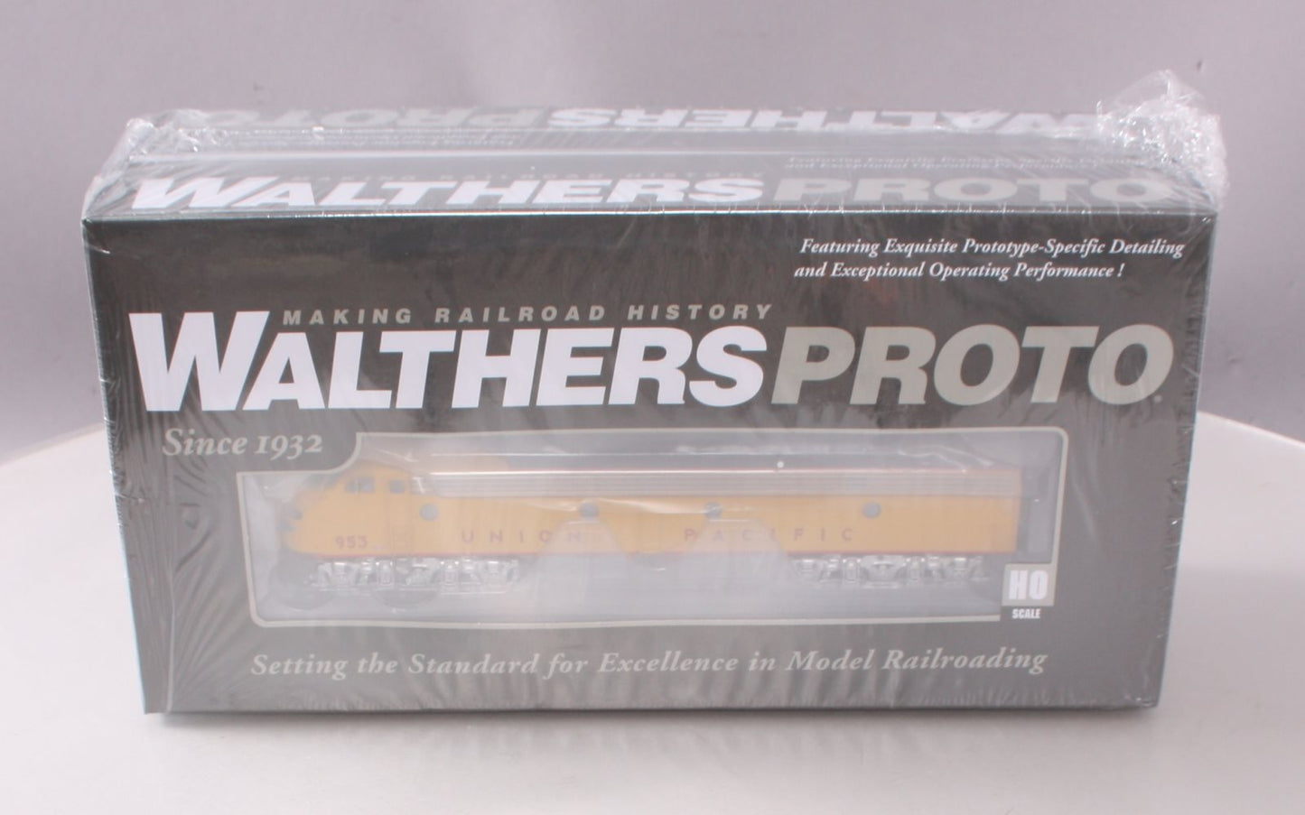 Walthers 920-49377 HO Scale Union Pacific E9AB Diesel Engine Set #953/953B