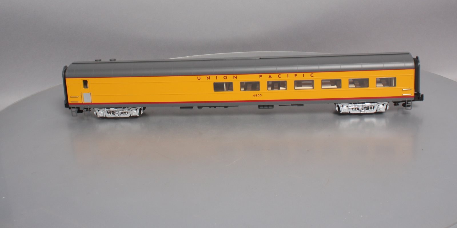 Lionel 6-85362 Union Pacific Challenger 21'' Diner with Station Sounds