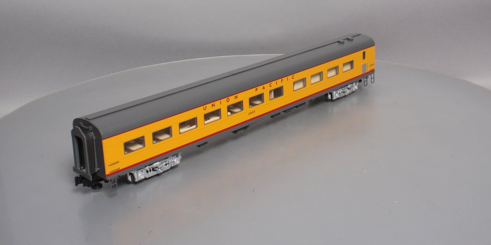 Lionel 6-85362 Union Pacific Challenger 21'' Diner with Station Sounds