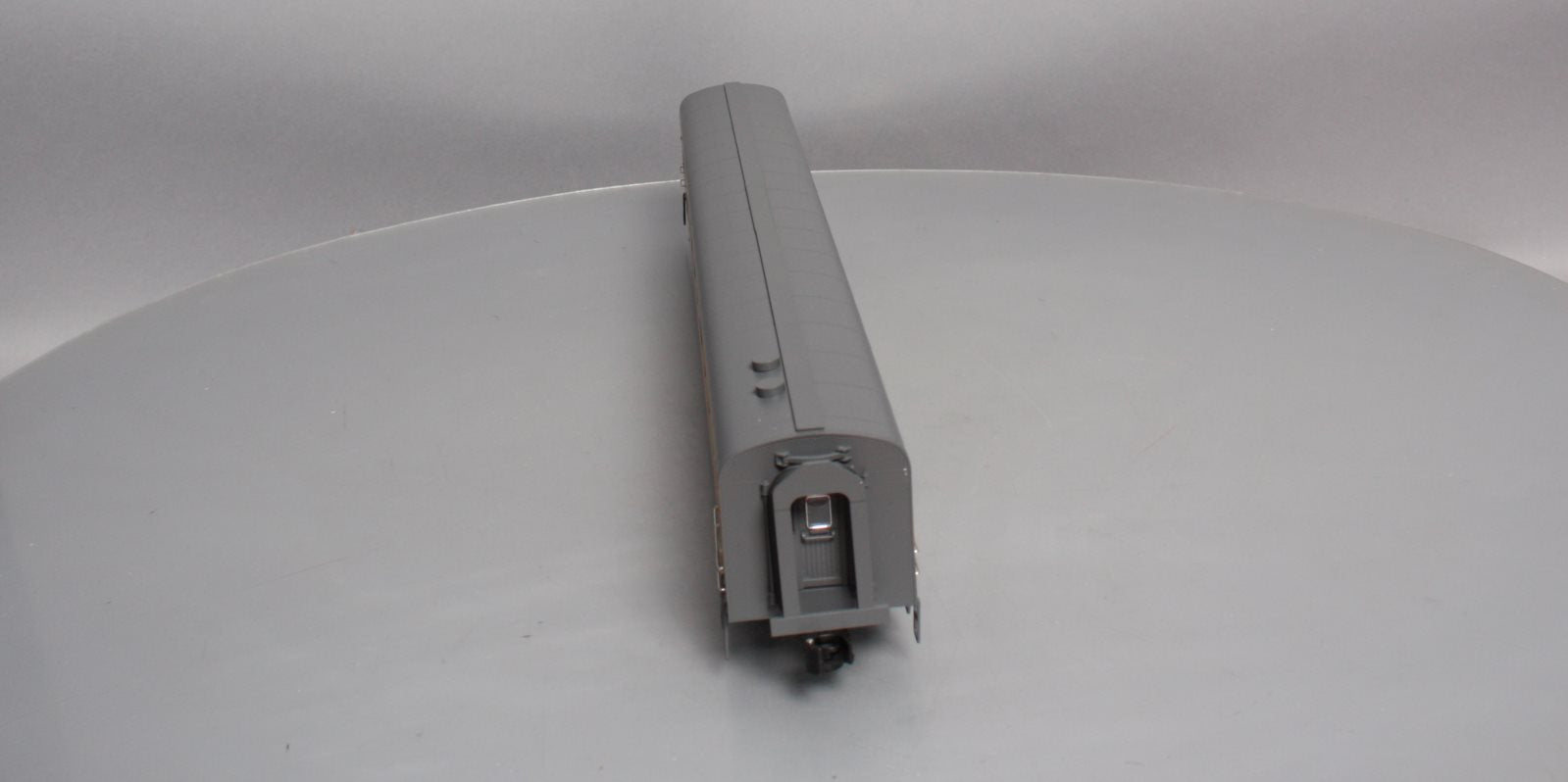 Lionel 6-85362 Union Pacific Challenger 21'' Diner with Station Sounds