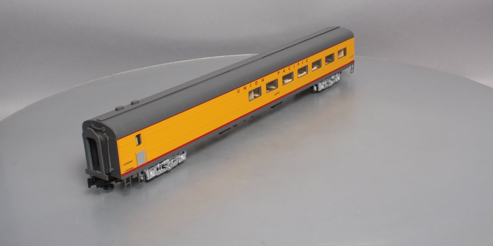 Lionel 6-85362 Union Pacific Challenger 21'' Diner with Station Sounds