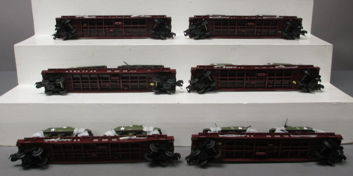 MTH 20-90433 Santa Fe 60’ Flat Car Set with Sherman Tanks