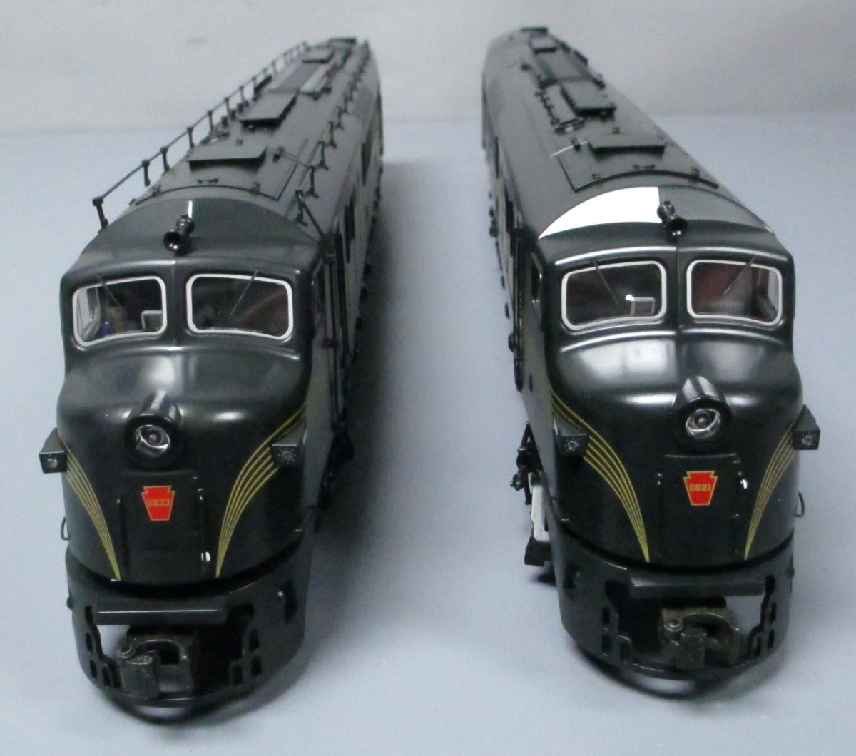 Lionel 6-34672 O PRR VISIONLINE Centipede A-A Diesel Loco Set #5833/#5821