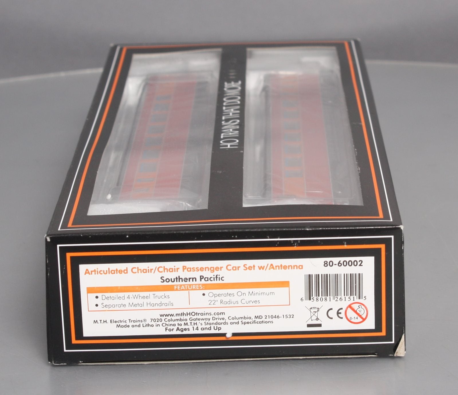 MTH 80-60002 HO Southern Pacific Articulated Chair/Chair Pass Car w/Antenna