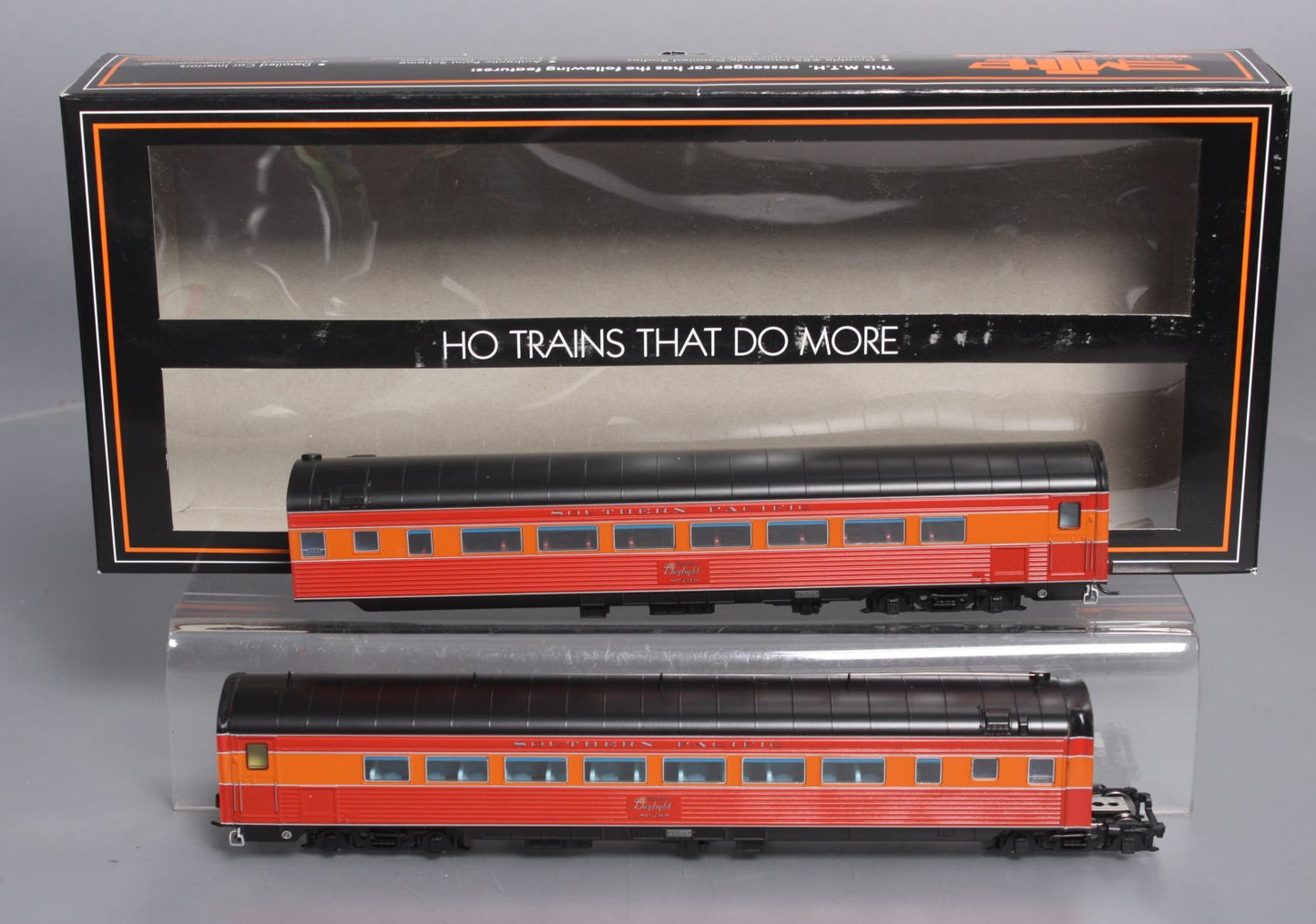 MTH 80-60002 HO Southern Pacific Articulated Chair/Chair Pass Car w/Antenna