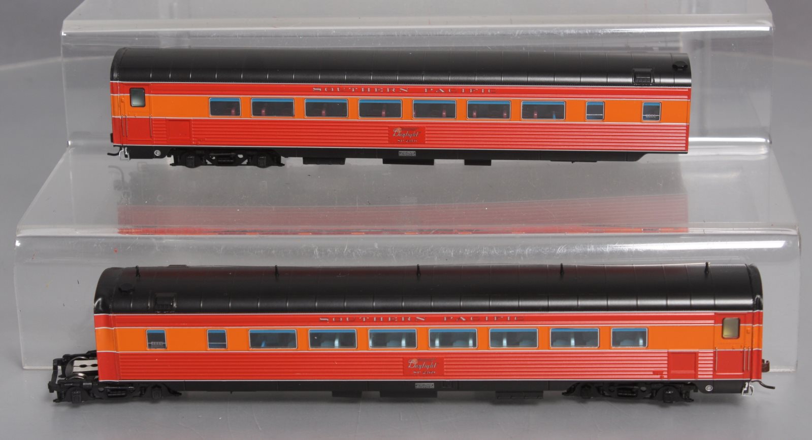MTH 80-60002 HO Southern Pacific Articulated Chair/Chair Pass Car w/Antenna