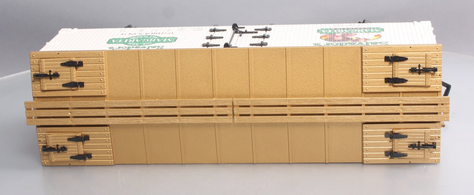 USA Trains R16285 G Salvador's Margarita Wood Refrigerator Car