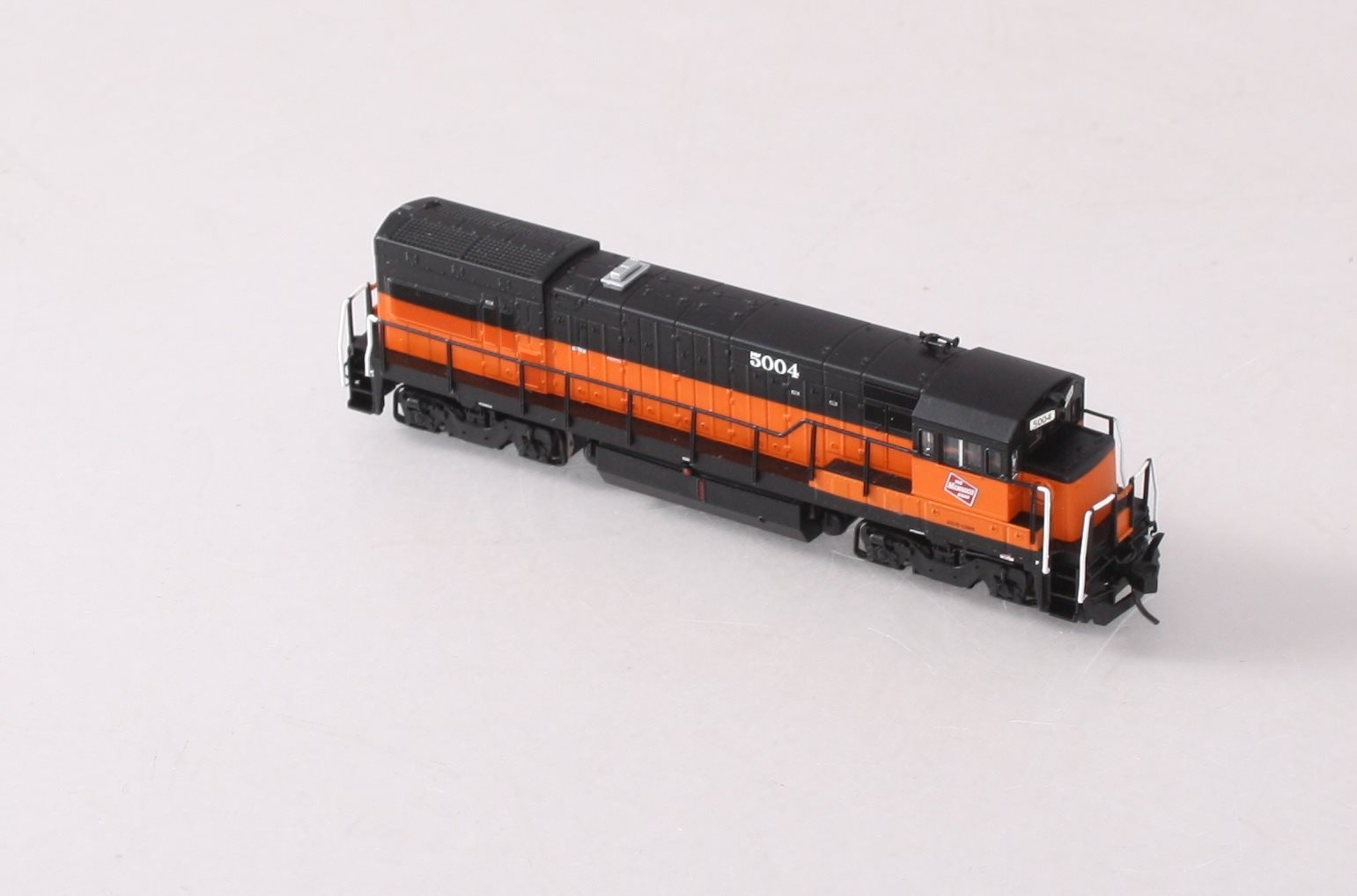 Atlas 40002990 N Milwaukee Road U23B Locomotive #5004 – Trainz