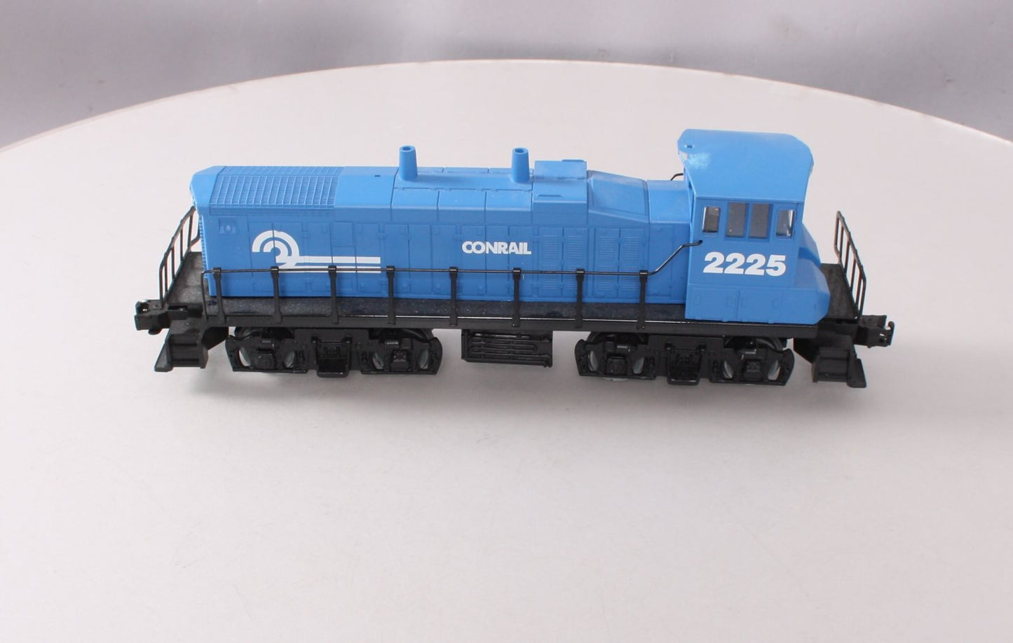 K-Line K-2225 O Conrail MP-15 Dual Motor Diesel Locomotive #2225