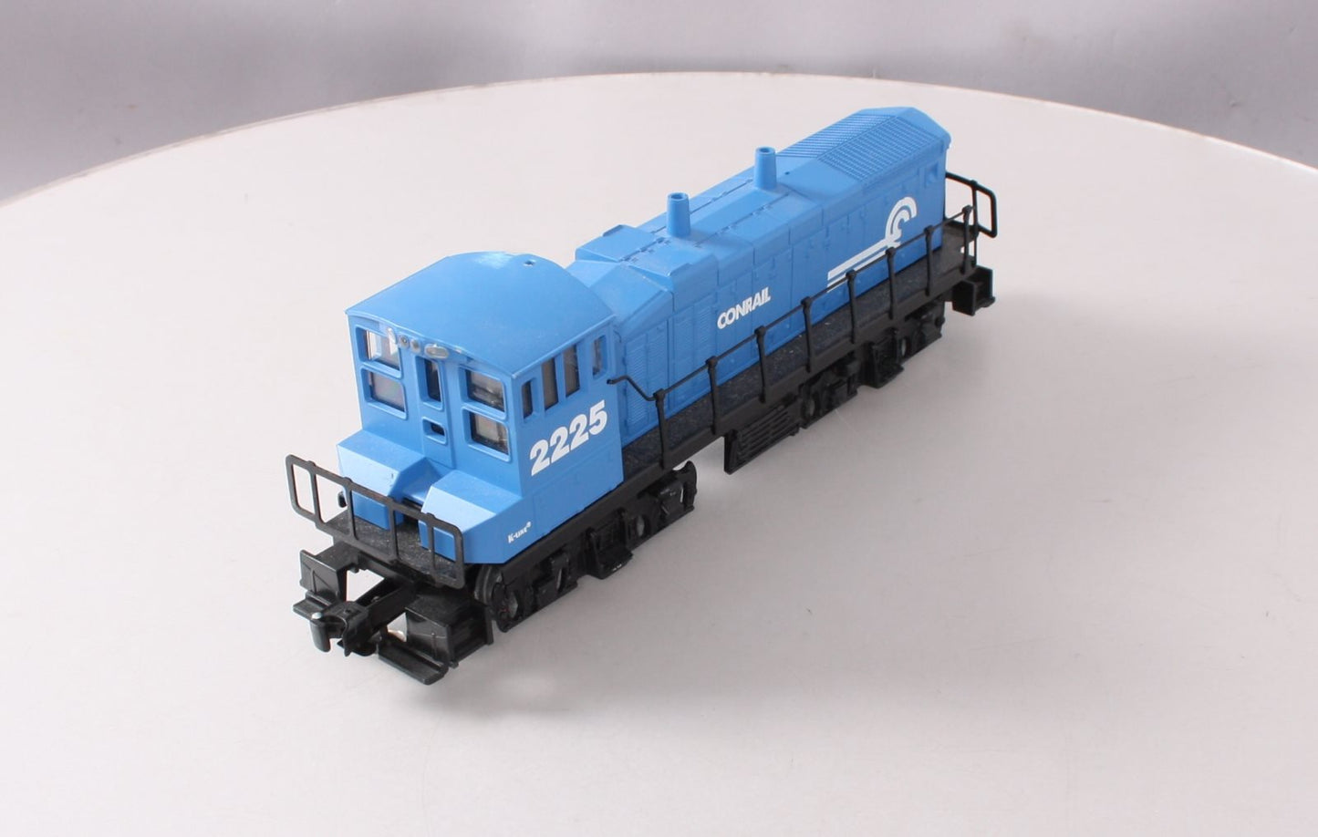 K-Line K-2225 O Conrail MP-15 Dual Motor Diesel Locomotive #2225