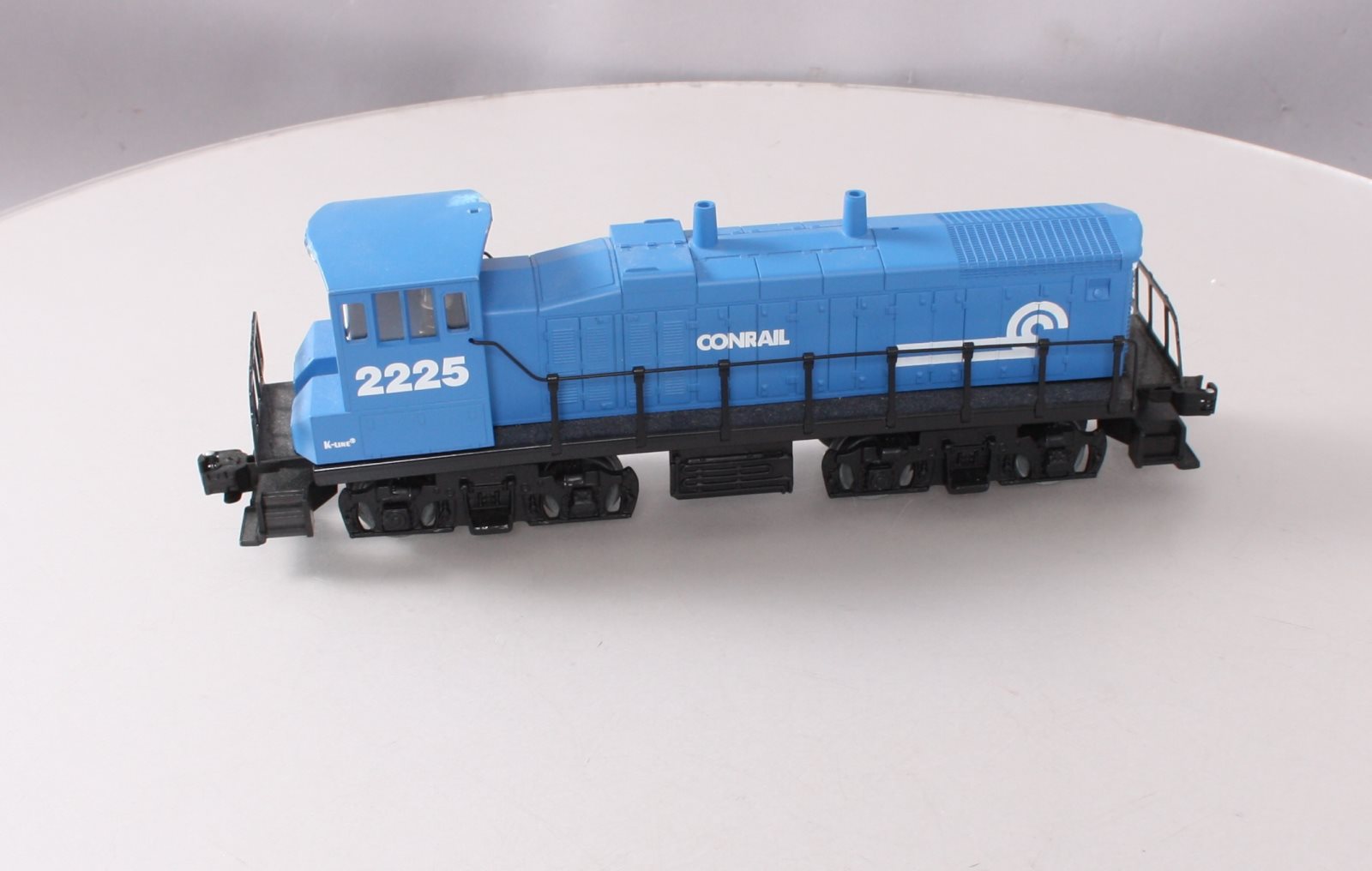 K-Line K-2225 O Conrail MP-15 Dual Motor Diesel Locomotive #2225